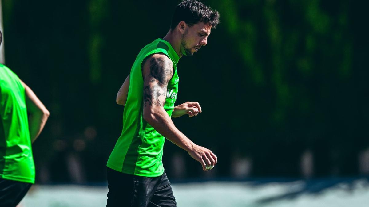 Entrenamiento del Elche pensando en el decisivo mes de mayo.