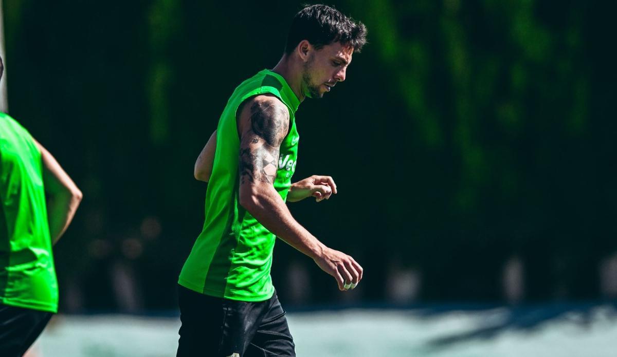 Entrenamiento del Elche pensando en el decisivo mes de mayo.