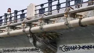 Natzaret denuncian el abandono y la acumulación de basura en el puente histórico de Astilleros
