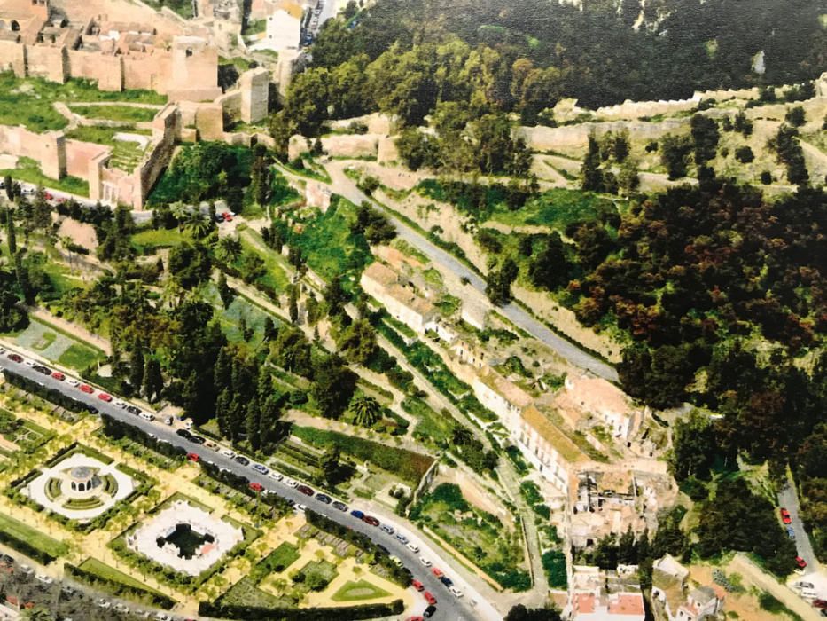 En 1999 se terminó el túnel de la Alcazaba, un proyecto del ingeniero técnico Manuel Olmedo, que codirigió las obras y consiguió que se ajustara casi al completo al presupuesto