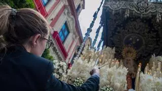 Los jornaleros de las cofradías: cuando salir de acólito y 'aguaor' se convierte en un trabajo