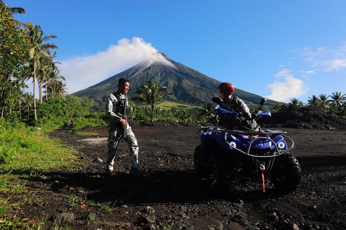 El volcán Mayón sigue activo en Filipinas