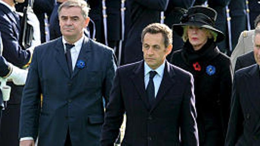 El presidente del Bundesrat  alemán, Peter Muller, el presidente francés, Nicolás Sarkozy, la gobernadora general de Australia, Quentin Bryce, el príncipe Carlos de Inglaterra, y el Gran Duque Enrique de Luxemburgo, a su llegada a la ceremonia de conmemoración del 90 aniversario del final de la I Guerra Mundial, que se celebró en Douaumont, cerca de Verdún.