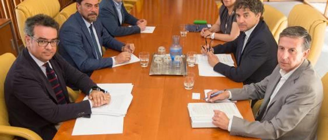 Reunión de ayer entre el Consell y el gobierno municipal.