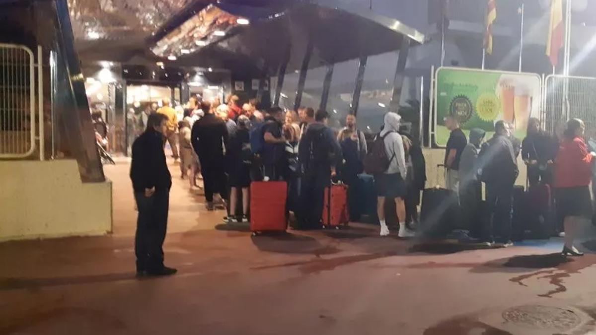 La truncada odisea de un vuelo que iba a Canarias