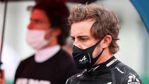 Alonso: Es difícil ahora apostar por Hamilton o Verstappen para ganar Mundial