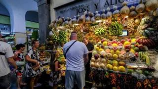 Las siete frutas de verano que triunfan en el mercado de Vegueta