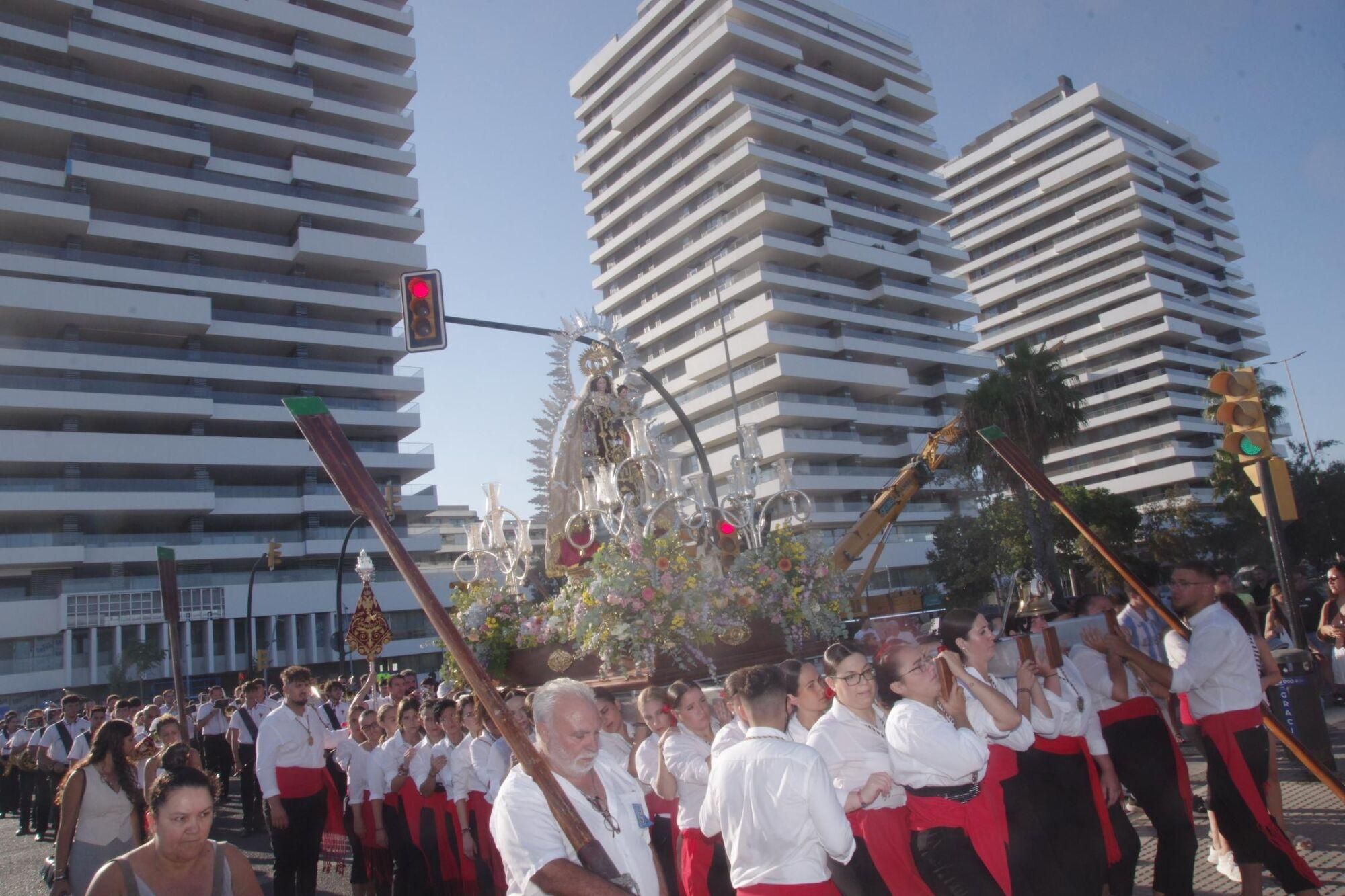Procesión de la Virgen del Carmen del Litoral, desde la parroquia del Salvador, en Málaga