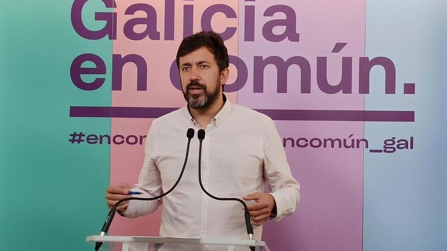 El portavoz de Galicia en Común, Antón Gómez Reino, durante la rueda de prensa de hoy lunes. // Europa Press