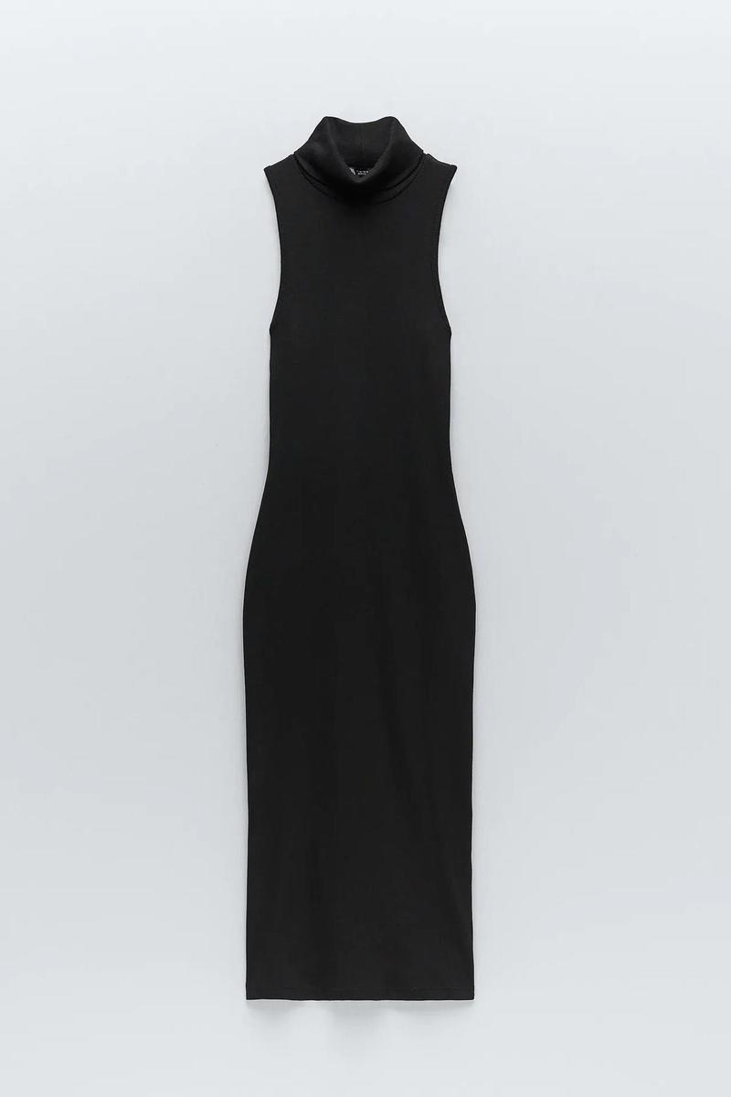 Vestido negro ajustado con cuello subido, de Zara