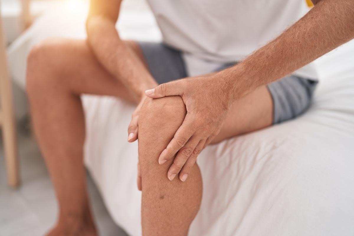 Me duelen las rodillas: ¿es por mi edad? ¿Porque tengo unos kilos de más? Me duelen las rodillas: ¿es por mi edad? ¿Porque tengo unos kilos de más?