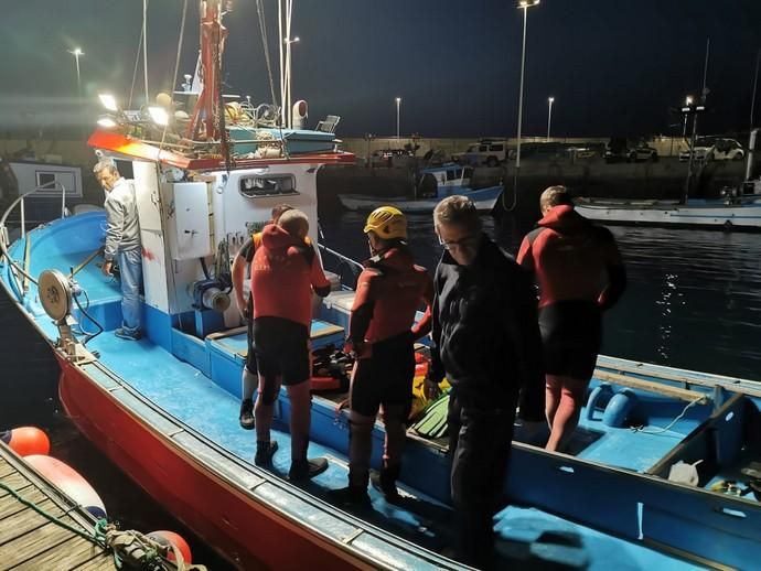 Búsqueda de un hombre en la playa de Guayedra