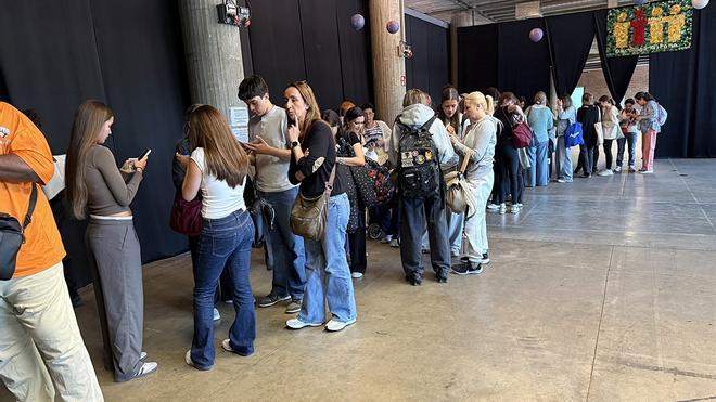 Colas kilométricas para participar en el cásting de la película 'Enredados' de Disney que se grabará en Girona