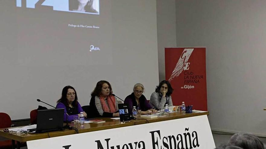 Por la izquierda, Carmen Gómez Ojea, Isabel Sierra, Gloria García Nieto y Pilar Cantón, ayer, en el Club LA NUEVA ESPAÑA de Gijón.