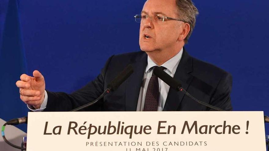 Macron se niega a tener a Valls en sus filas pero no presentará candidato en su distrito