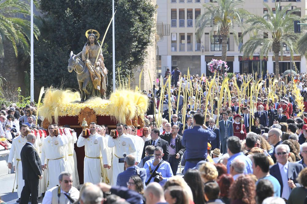 El calor es el gran protagonista en la procesión del Domingo de Ramos en Elche