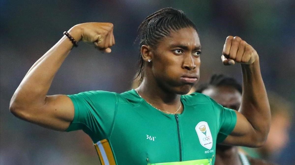 Caster Semenya celebra el triunfo en la final de los 800 metros. 