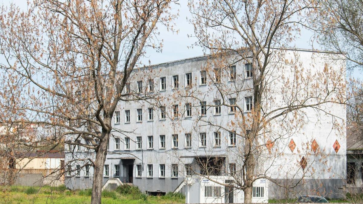 Defensa subastará su parcela en el antiguo cuartel de Agrela de A Coruña, frente a Marineda City