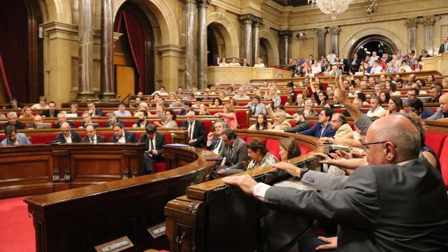 Lletrats del Parlament avisen que la Mesa ha d&#039;impedir el ple d&#039;independència