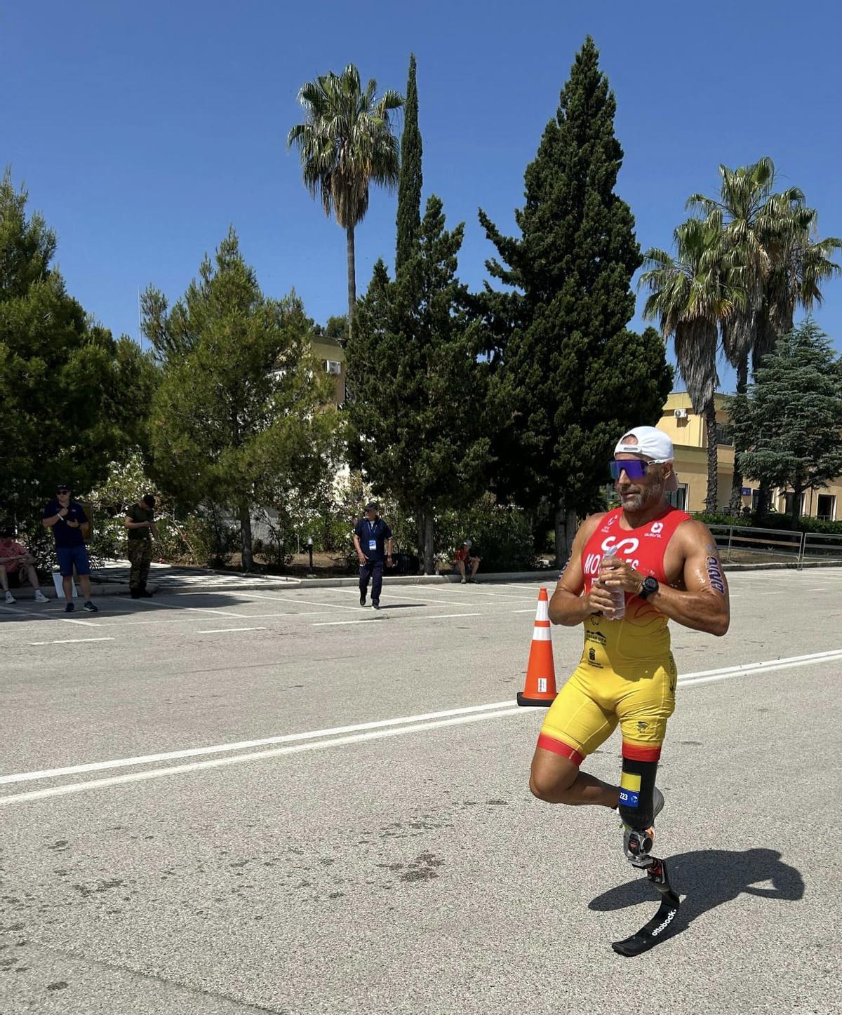 Lionel Morales roza el podio en el estreno de la Serie Mundial de Paratriatlón