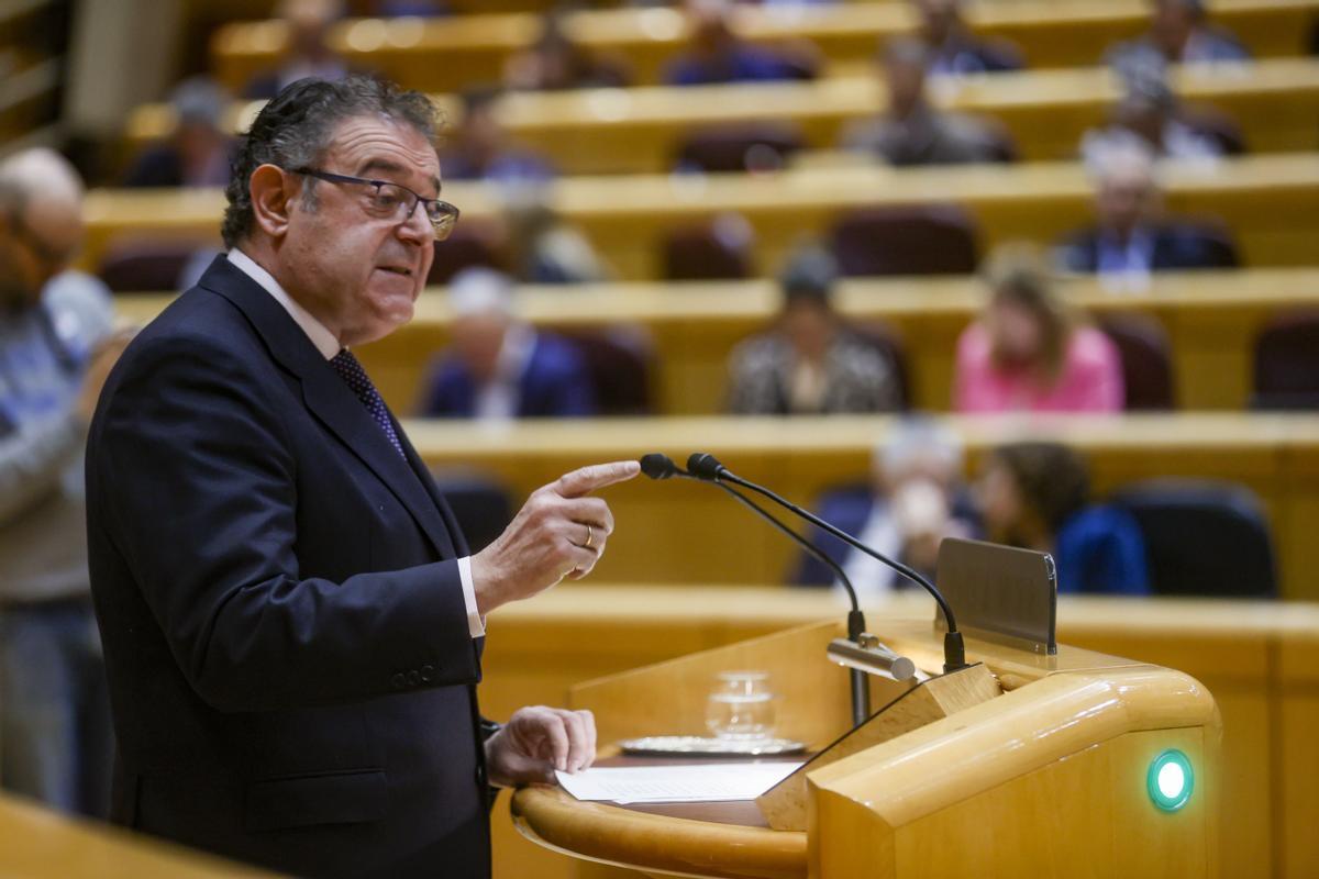 El senador del PP Gerardo Camps en el debate sobre la senda de objetivos de estabilidad y déficit del Gobierno.
