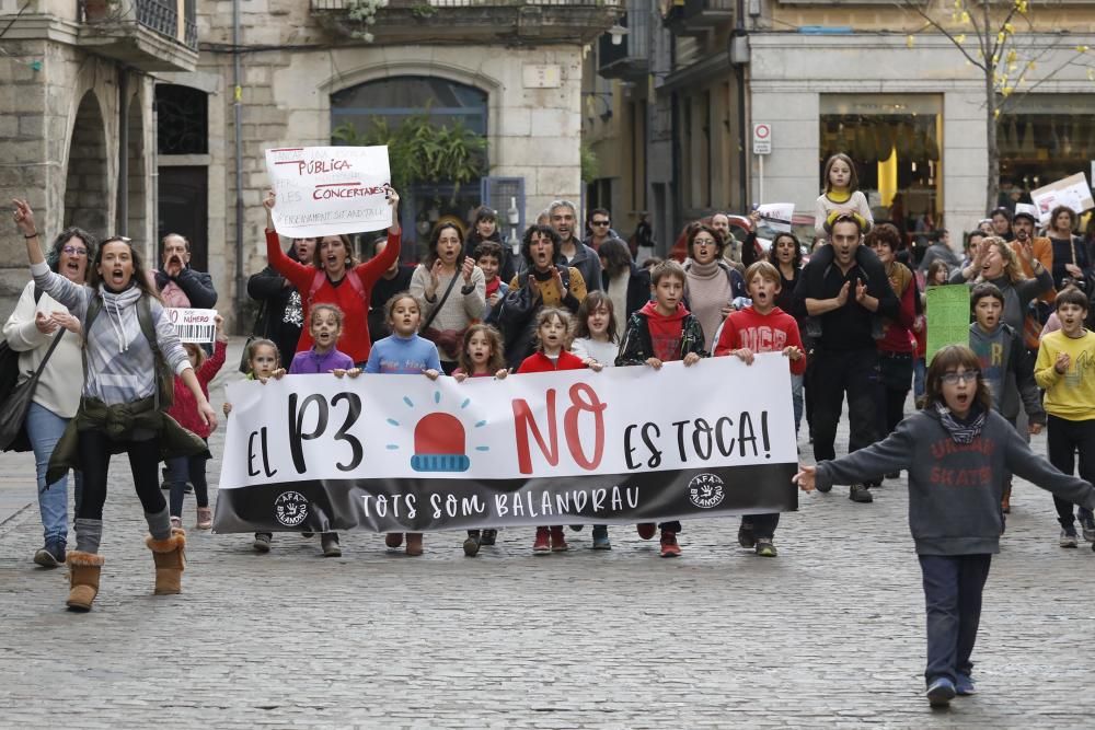 Les famílies de l'escola Balandrau de Girona protesten pel tancament de P3