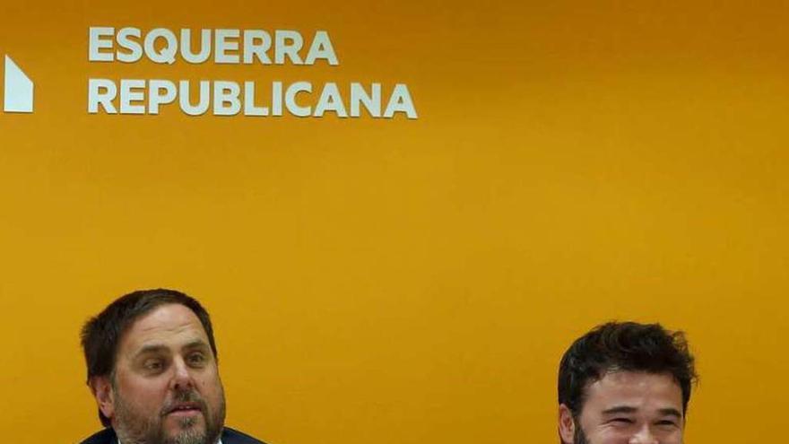 Los políticos de ERC Oriol Junqueras y Gabriel Rufián. // Efe