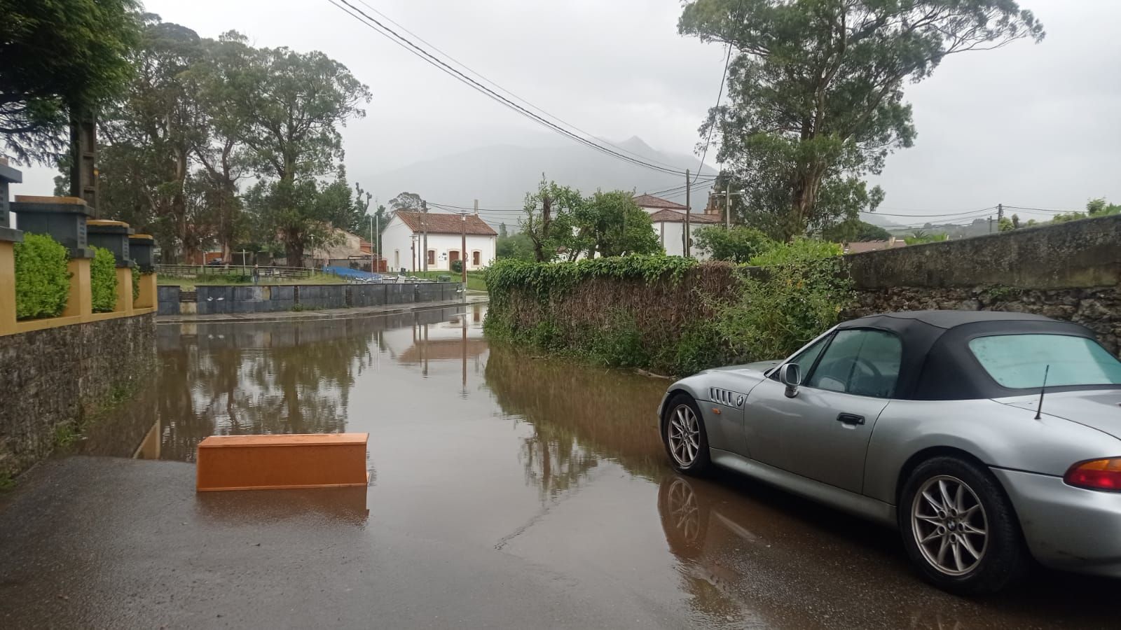 EN IMÁGENES: Caos en Colunga por inundaciones y preocupación por el estado de los ríos en el oriente asturiano