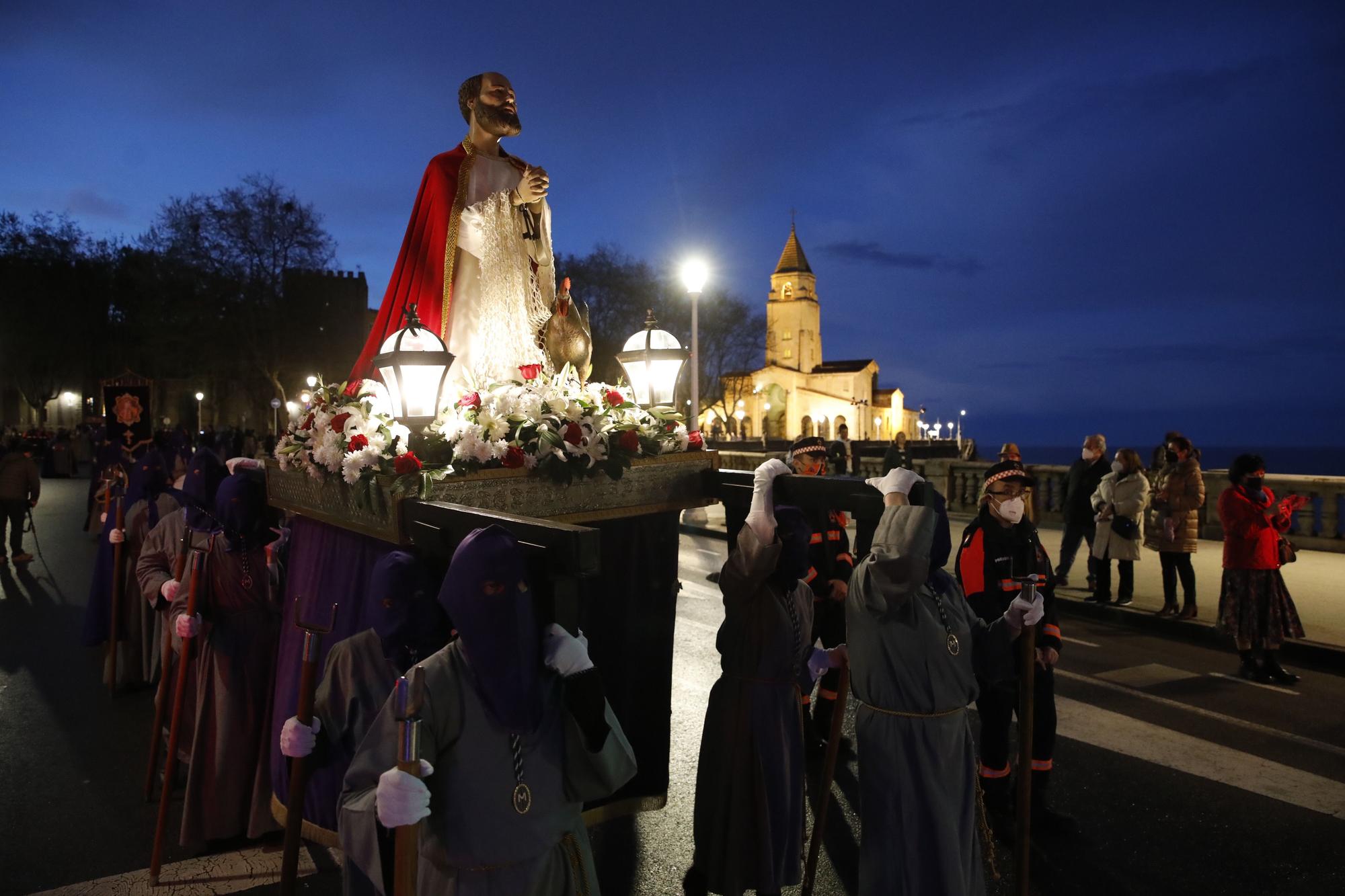 En imágenes: Procesión de Martes Santo en Gijón