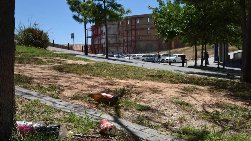 Vuelven las quejas vecinales por el ruido del botelleo  en el Barrio Universitario