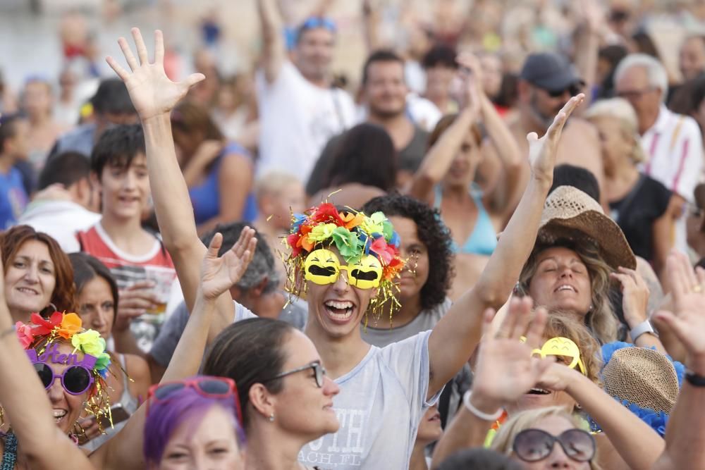 La festa Diverbeach reuneix més de 5.000 persones a Sant Antoni