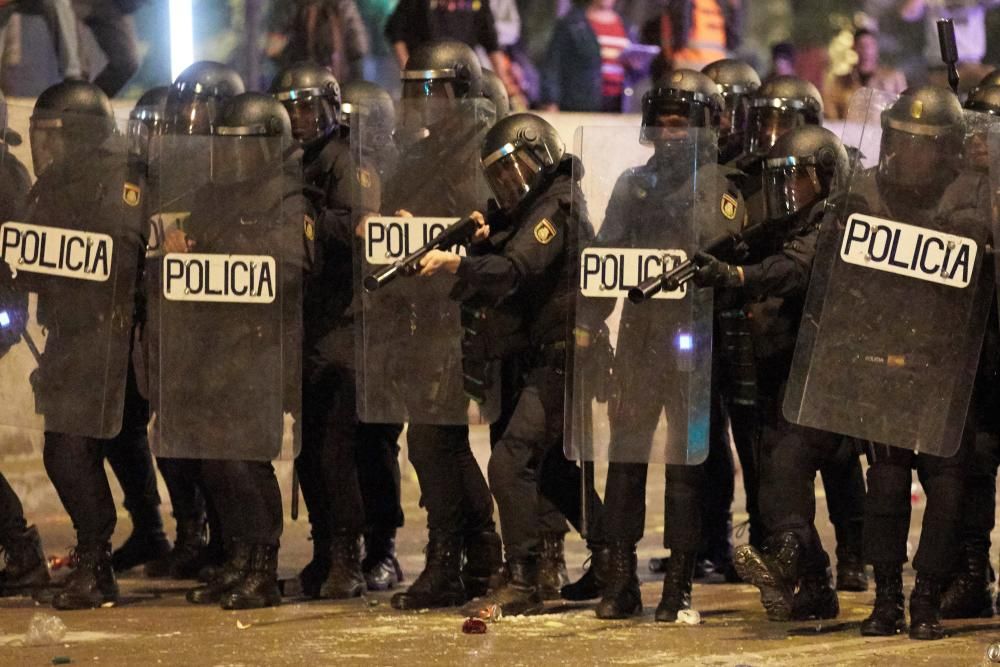 Galeria de fotos: Enfrontaments a Girona entre manifestants i policia