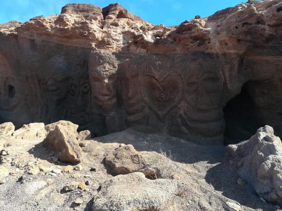 "Esculpir en piedra", el último atentado geológico en Fuerteventura