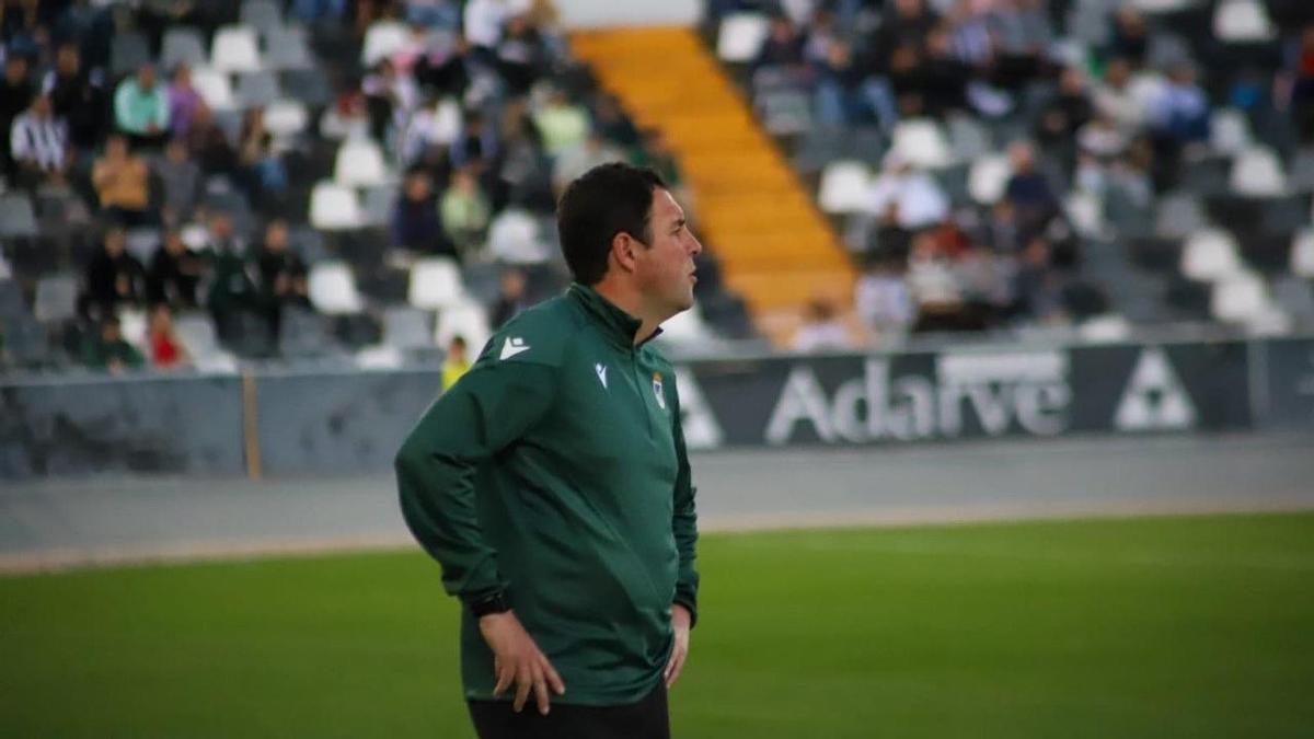 Miguel Ángel Ávila durante el encuentro ante el Montehermoso.