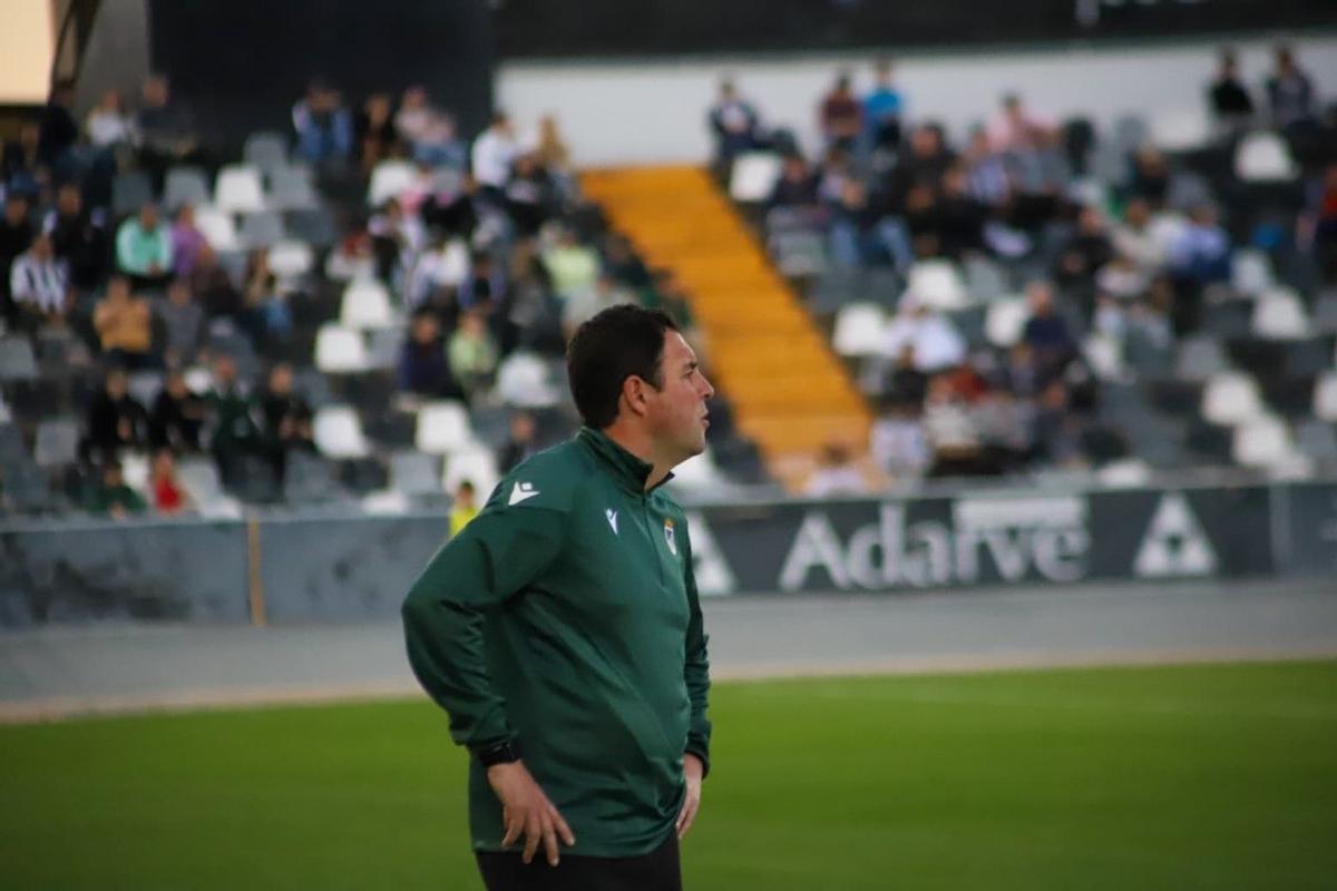 Miguel Ángel Ávila durante el encuentro ante el Montehermoso.