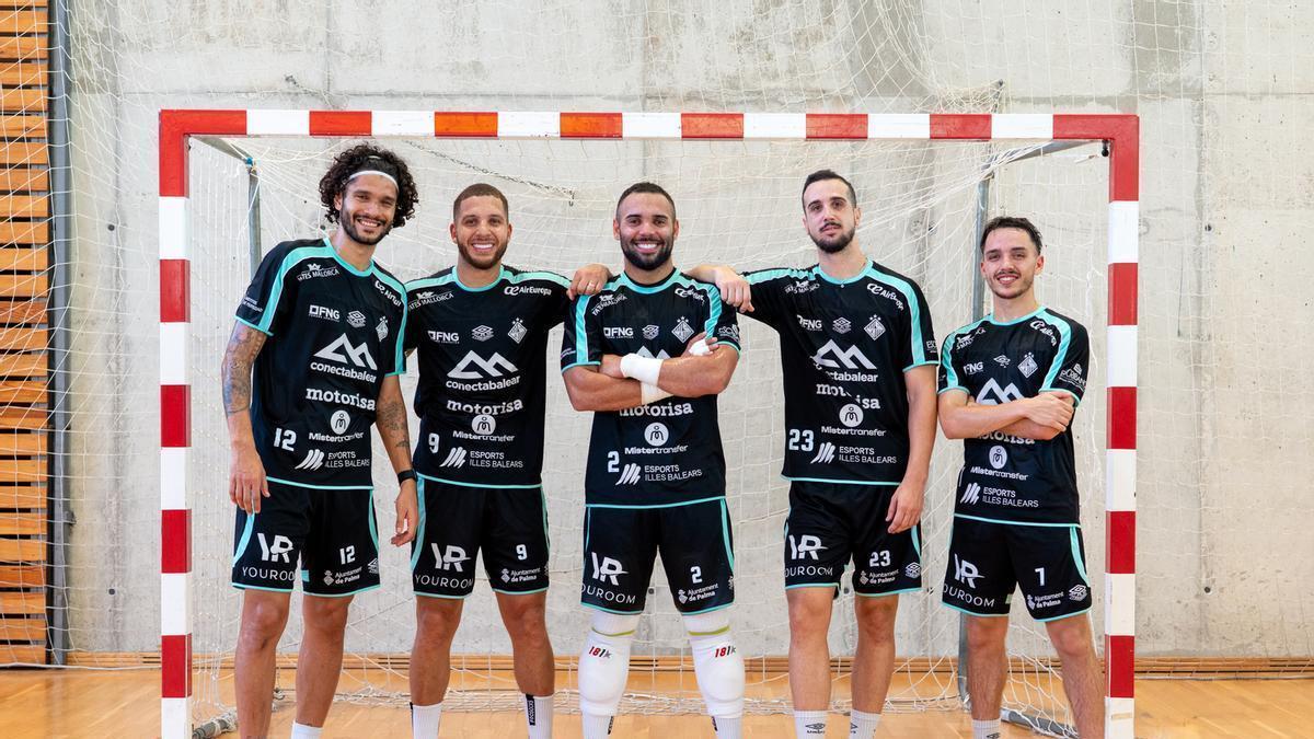 Lucão, Charuto, Dennis, Piqueras y David Peña posan en el Toni Pizà.