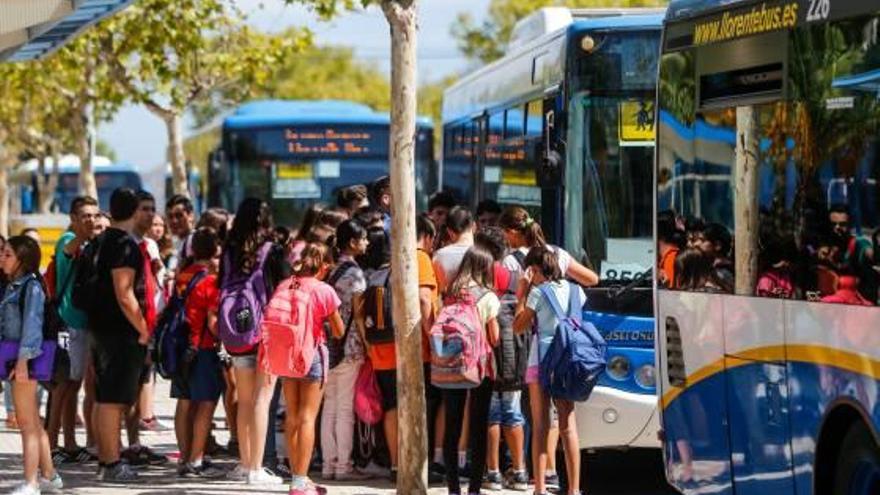 Los padres denuncian el «caos» de los buses para la ESO tras las modificaciones