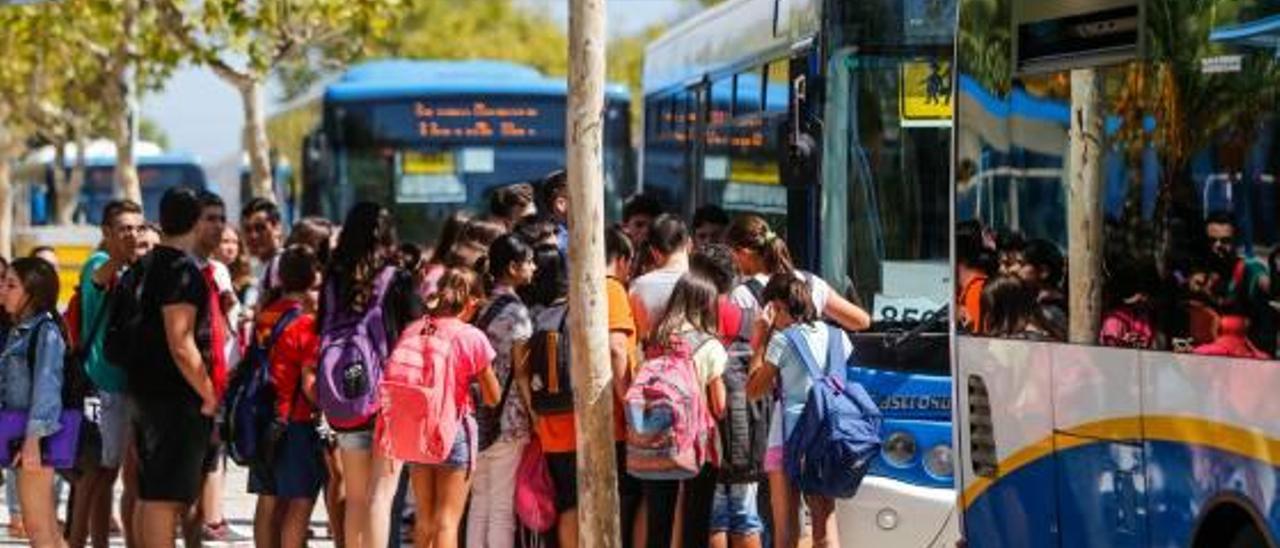 Los padres denuncian el «caos» de los buses para la ESO tras las modificaciones