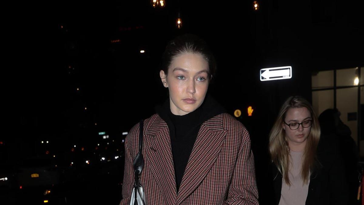 Gigi Hadid vuelve a apostar por Mango en sus looks