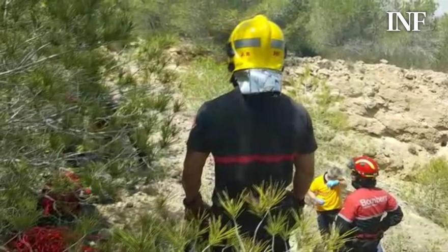 Espectacular rescate en helicóptero de un hombre herido grave en San Miguel de Salinas