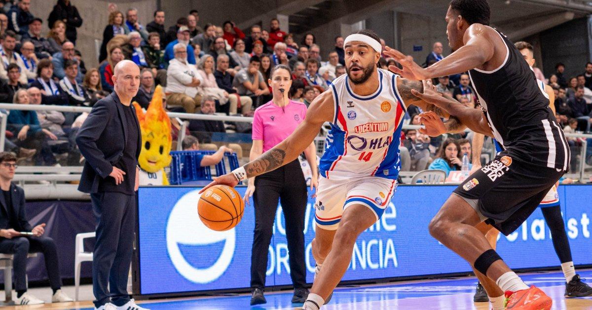 Ismael Tamba, en un choque de la presente temporada.