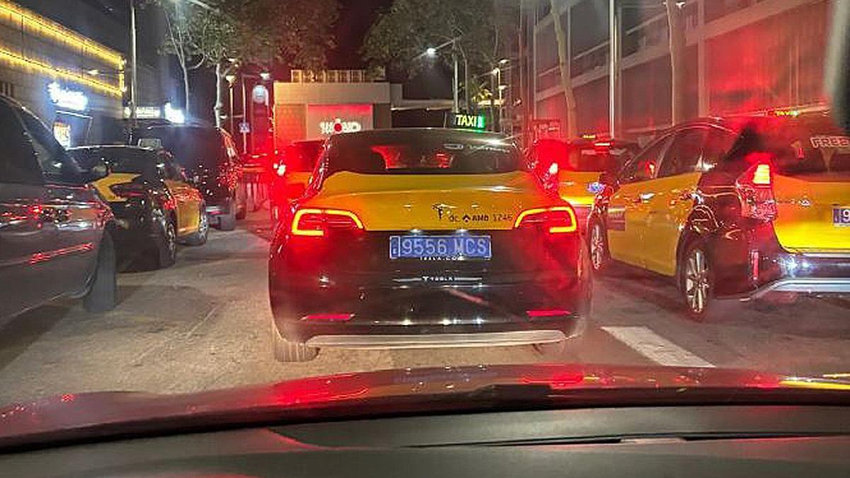 Colapso nocturno en la calle de Ramon Trias Fargas.