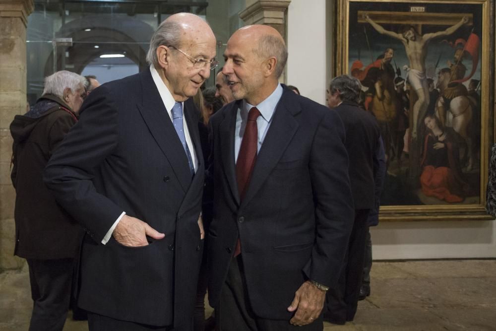 Plácido Arango acude junto a Javier Fernández a la inauguración de su exposición en el Bellas Artes
