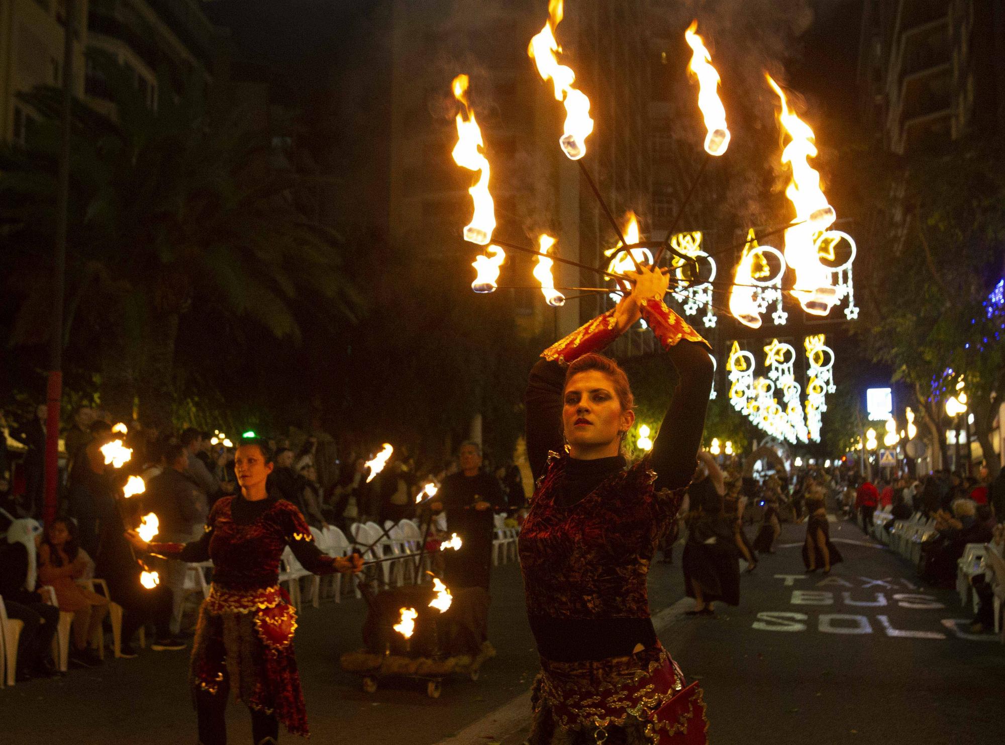 La Entrada Mora y Cristiana vuelve a desfilar por Alicante