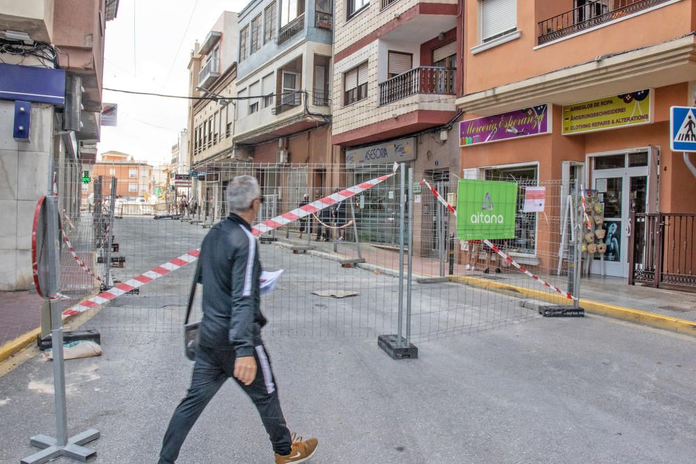 Las obras de restauración del conjunto hidráulico del puente de Carlos III están paralizadas desde hace semanas. El Ayuntamiento amplió el plazo de terminaci pero parece que ahora va a rescindir el co