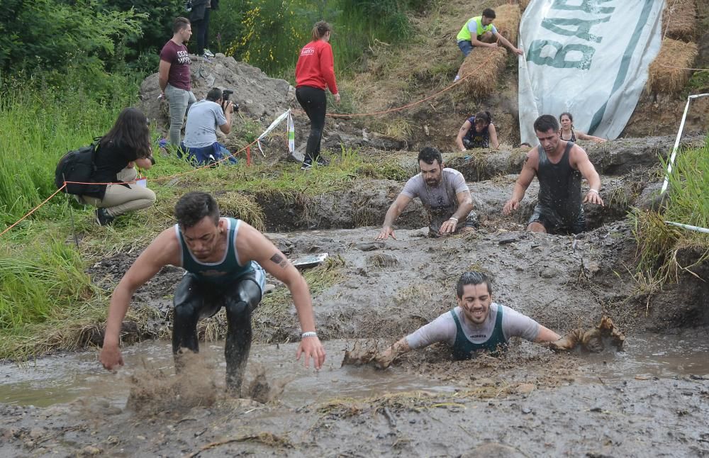 Más de 2.500 corredores se pusieron a prueba en la exigente carrera de obstáculos disputada en Pontevedra