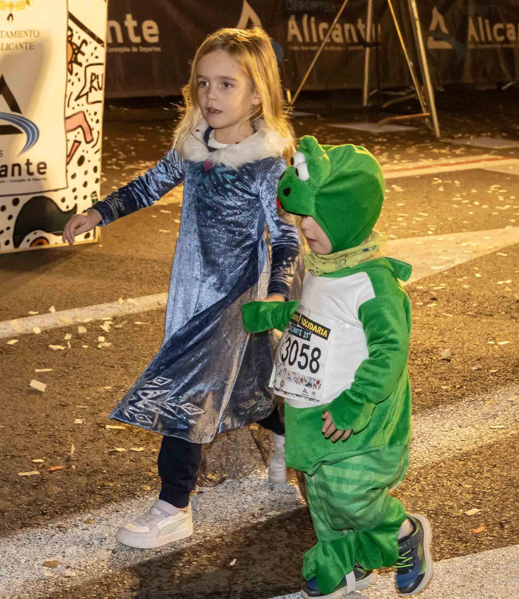 La San Silvestre de Alicante llena de colorido la ciudad