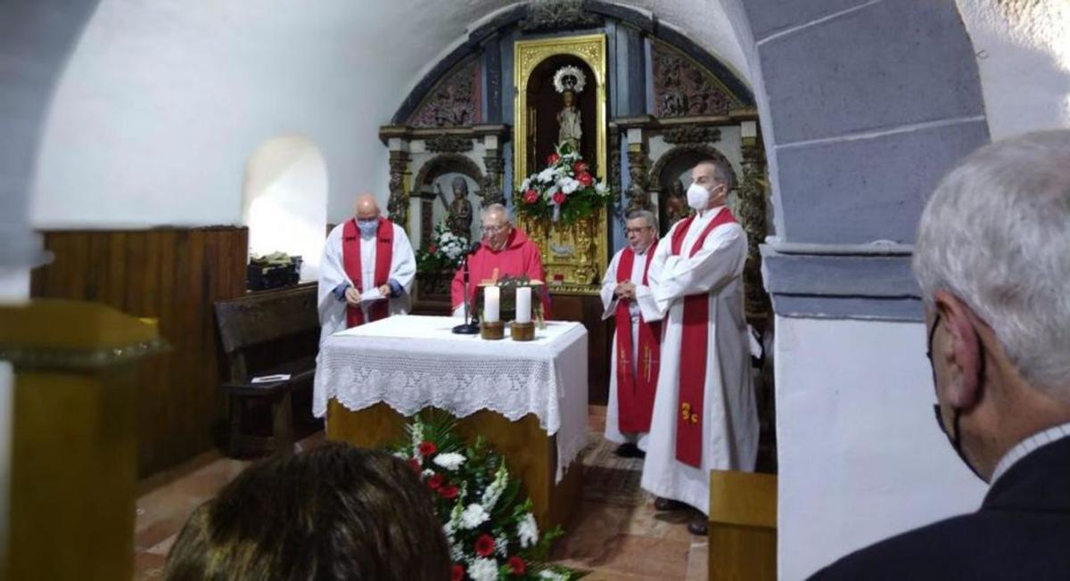 Un momento de la eucaristía en recuerdo del mártir allerano. | Camporro