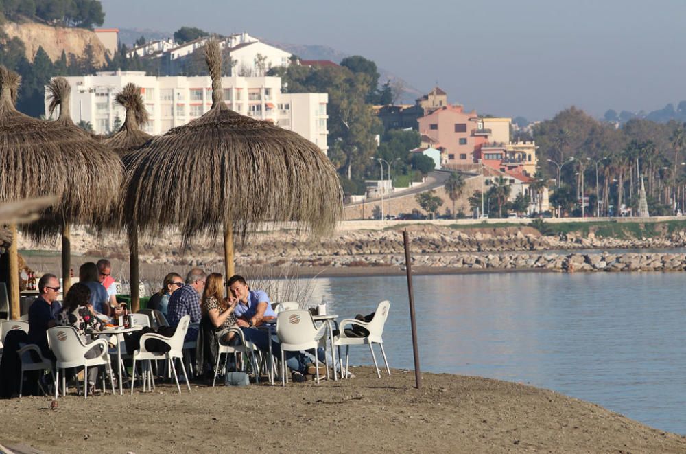 Málaga inicia el puente de la Constitución y la Inmaculada con sol, buena temperatura y calles y paseos marítimos llenos