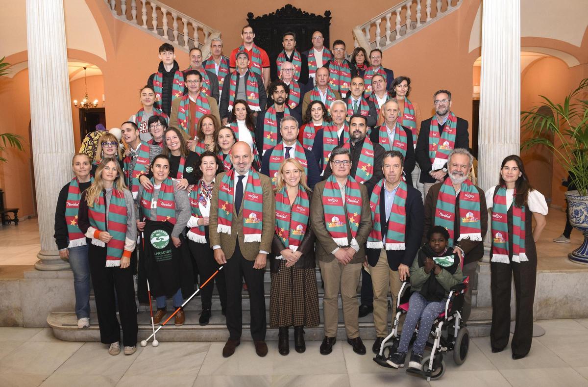 Foto de familia de la presentación de la jornada en la Fundación Cajasol